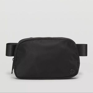 Lululemon Everywhere Belt Bag